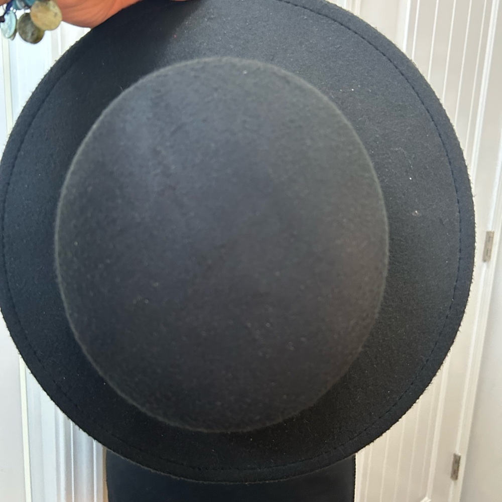 Black Felt Boater Hat Wide Brim Ribbon Accent Unisex Style - Picture 4 of 5